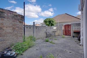 Communal Garden- click for photo gallery
